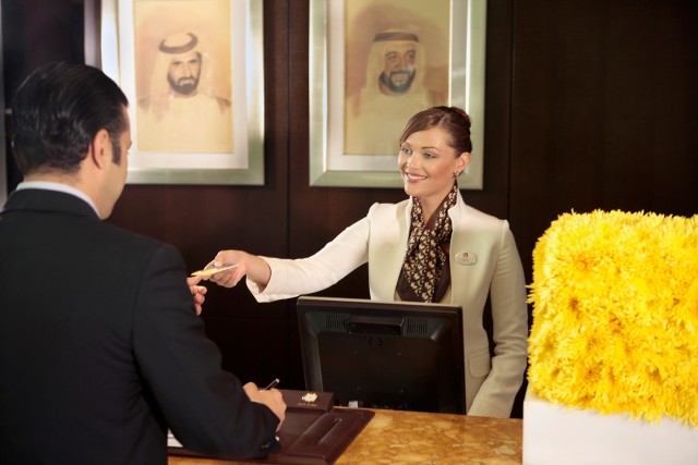 Layia-Oak-Hotel-Reception