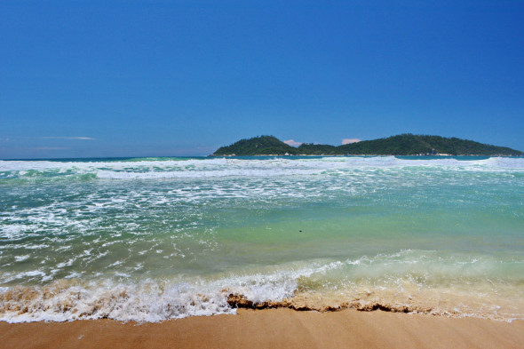 Blue sea, sand, tranquility, gentle breeze, popular beaches and a blue and pleasant sea, is what gives us the beautiful beach of Campeche in Florianópolis, in Santa Catarina, Brazil. You can see beautiful people and location for fishing, swimming, surfing and parasol. Great destination for summer vacation. Photo taken in Campeche, Florianópolis on 01/18/2017.