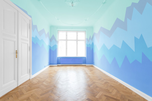 real estate interior - empty room, bue painted walls